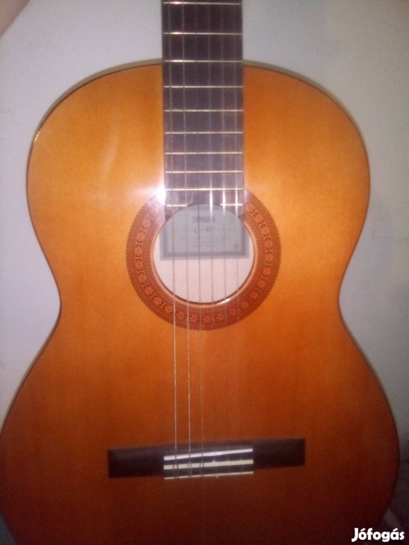 Caractére La Yamaha C 40 High Gloss Upright Classique gitár 