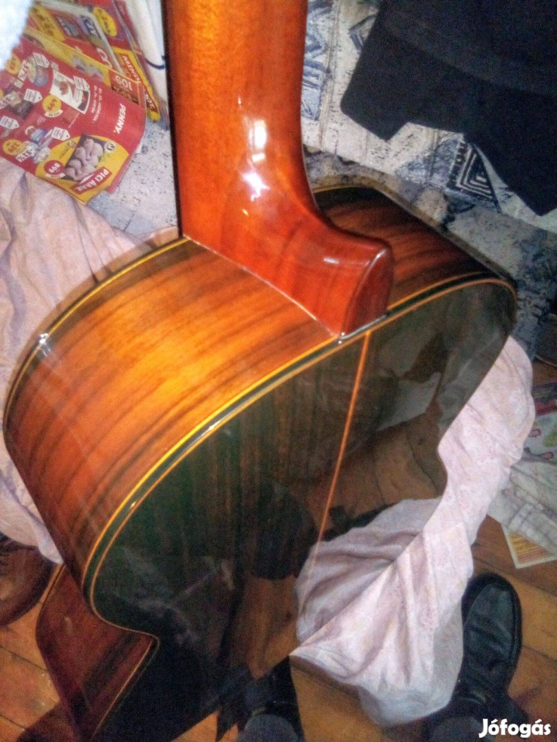 Caractérla Hohner Leyanda Line LC-80 Espana Upright Acoustique Guitar