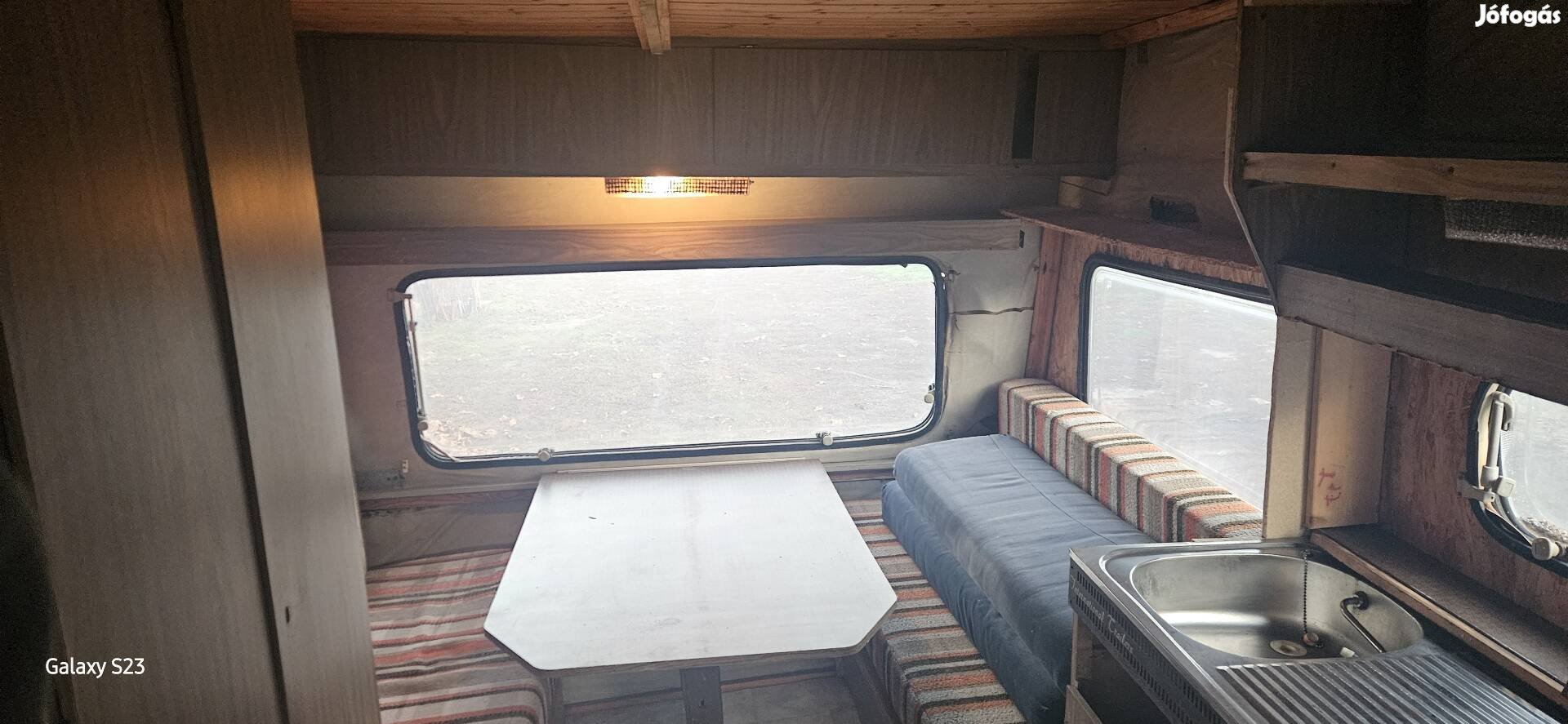 Caravan 400 lakókocsi 