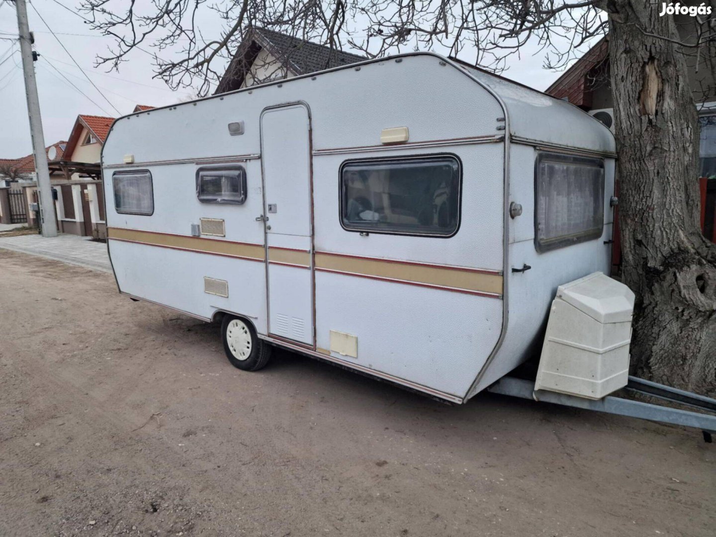 Caravan 510 lakokocsi normal allapotu telepitesre, akar leszallitassal