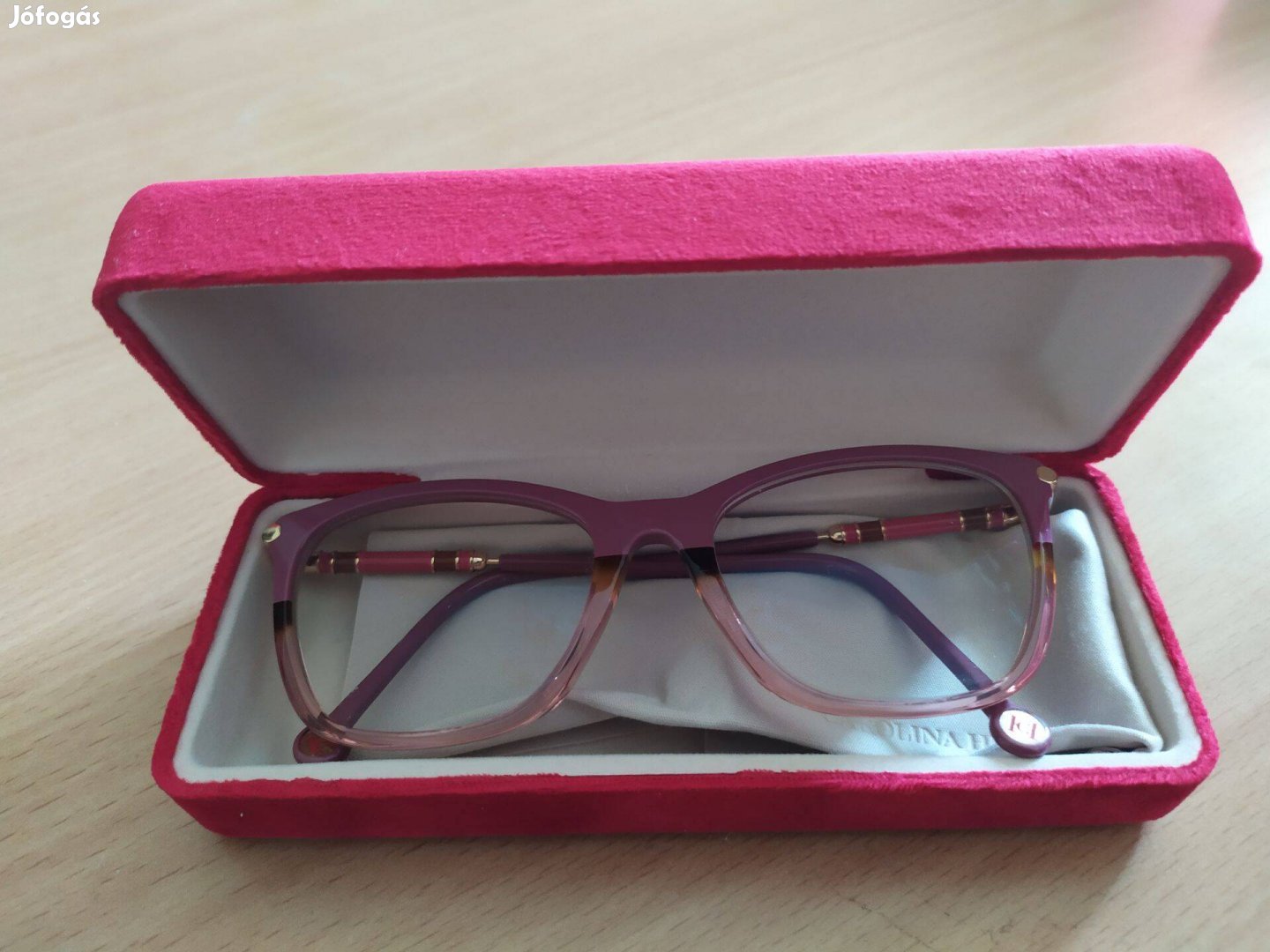 Carolina Herrera szemüveg hibátlan és új eladó üzletben 60 e Ft az ára