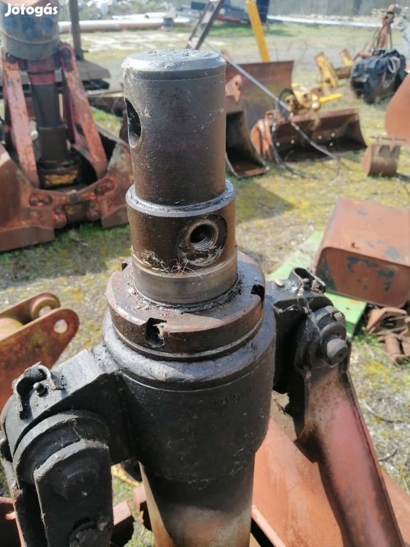 Case Poclain Caterpillar Liebherr csipegető kanál 