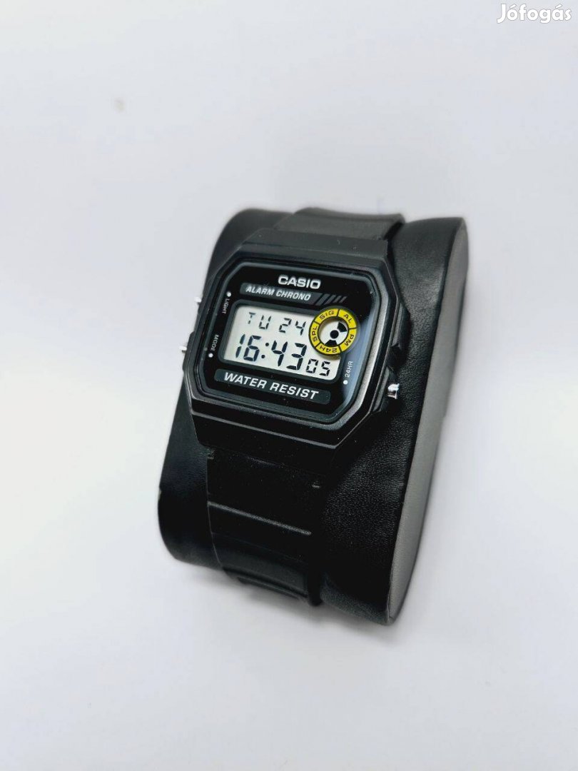 Casio Alarm Chrono Digitális szép Quartz retro karóra