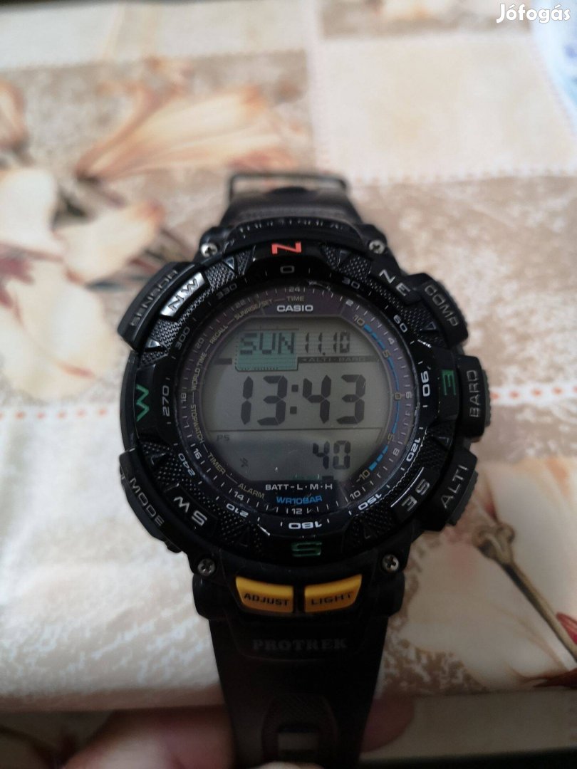 Casio Pathfinder PAG-240 napelemes karóra