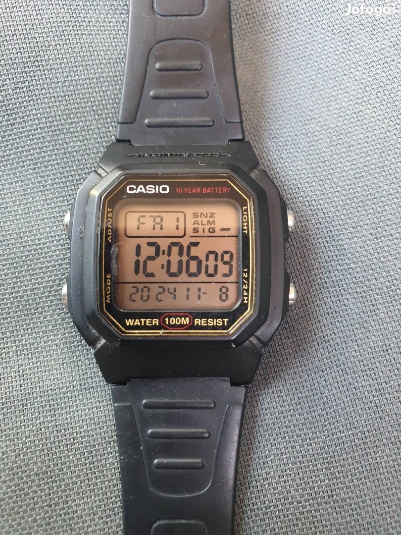 Casio óra újszerű állapotban eladó. 