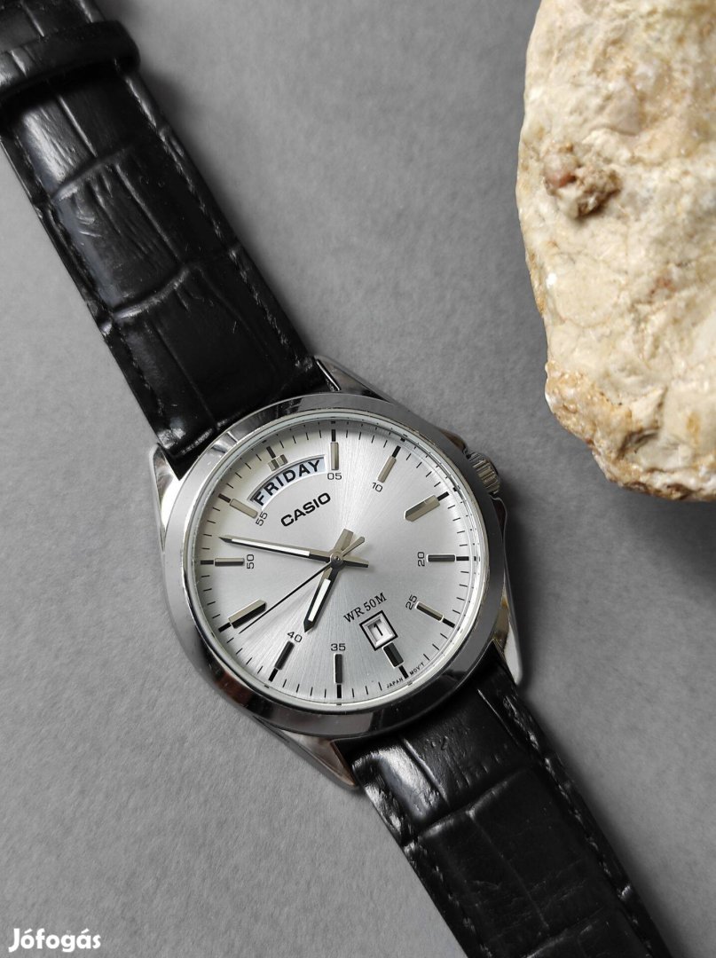 Casio szép WR 50M quartz karóra