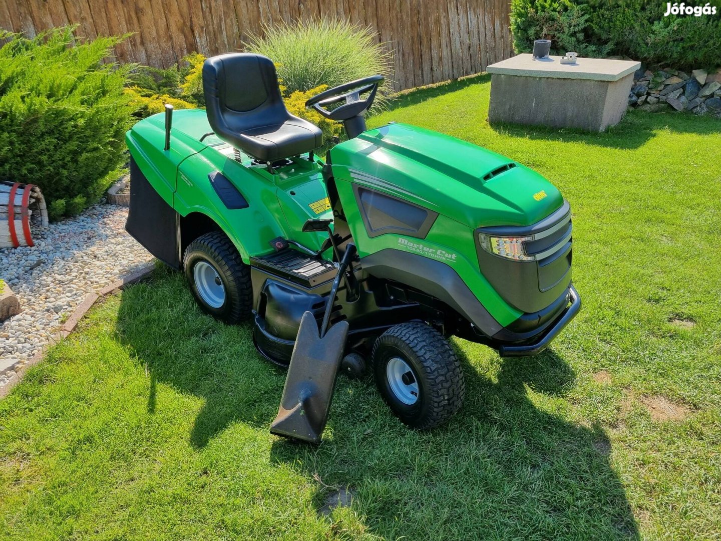 Castelgarden Stiga fűnyírótraktor V2-es fűnyíró traktor eladó 