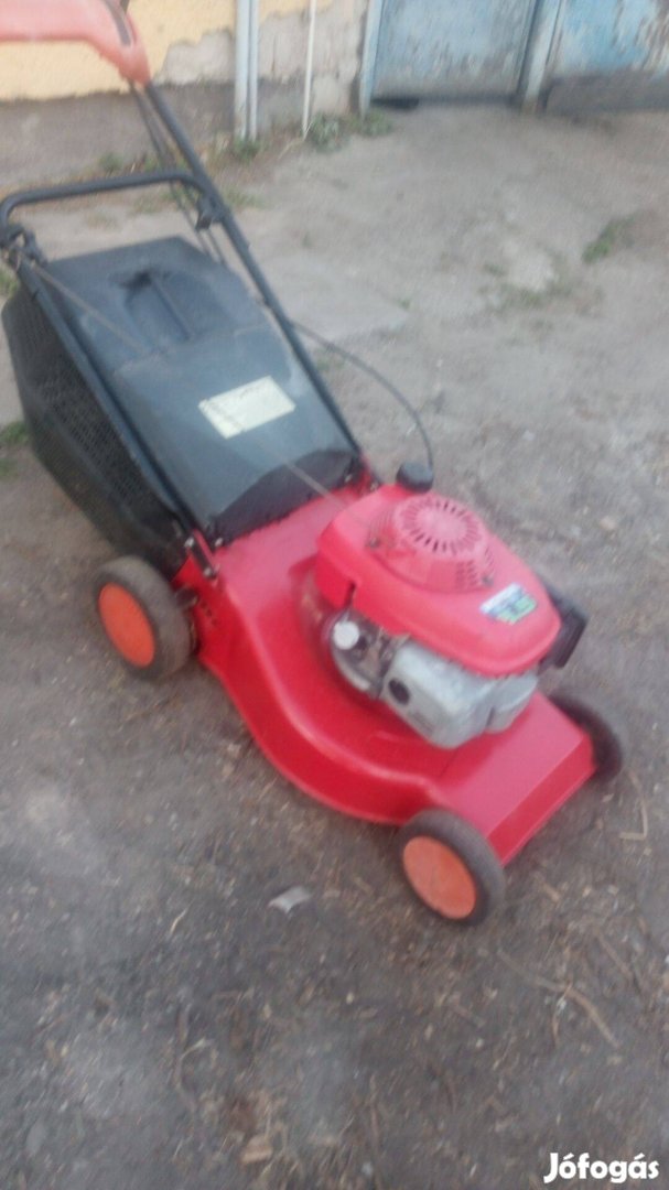 Castelgarden önjárós fűnyíró 5,5 lóerős Honda motorral