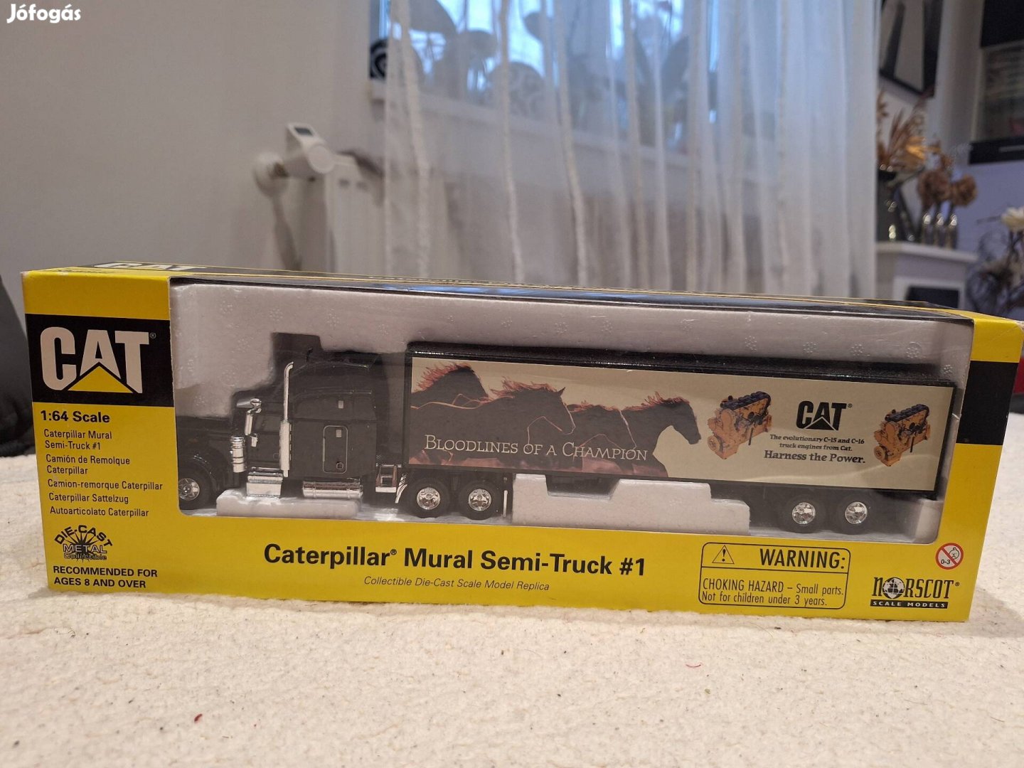 Cat Caterpillar 55079 Mural Semi Truck 1:64