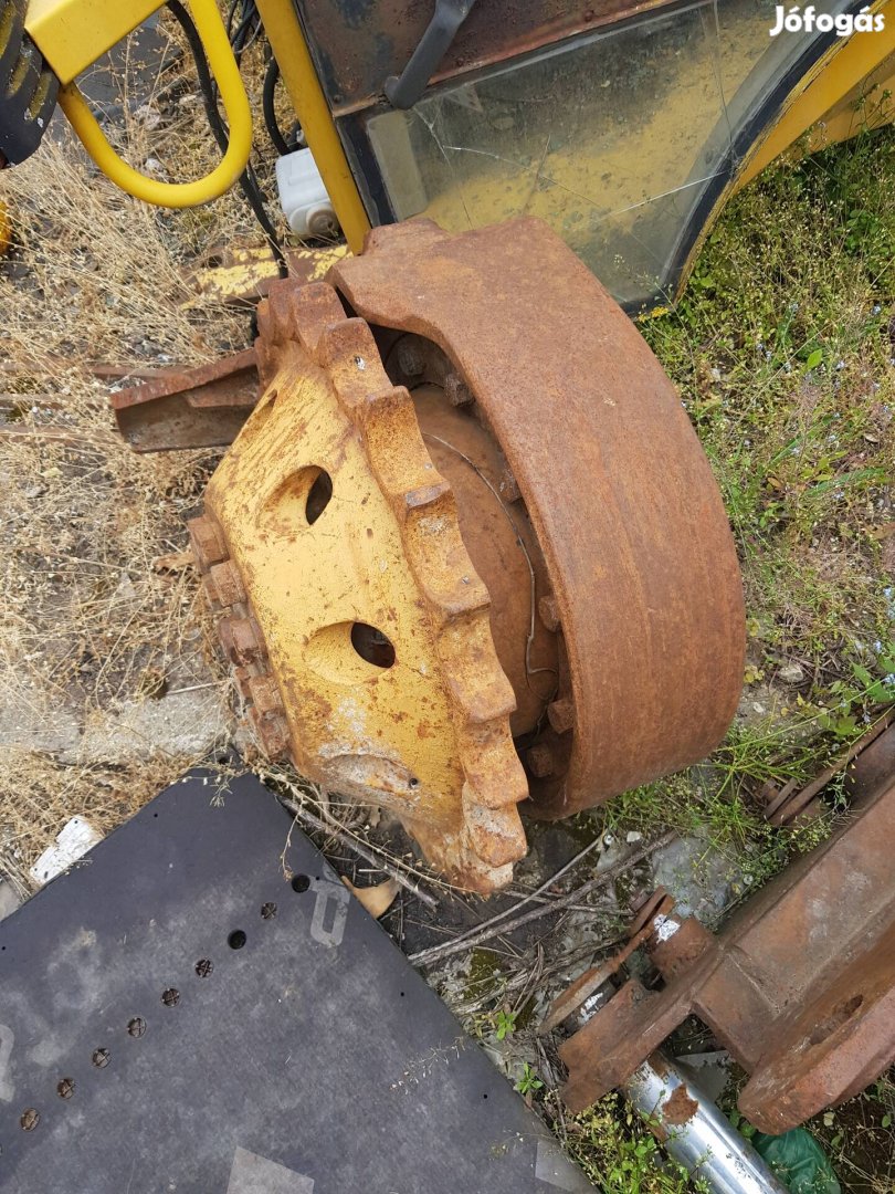 Caterpillar 215.darabokban.