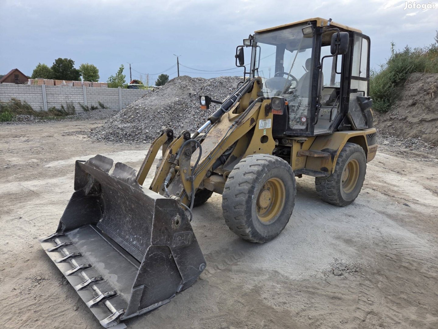 Caterpillar 906 homlokrakodó