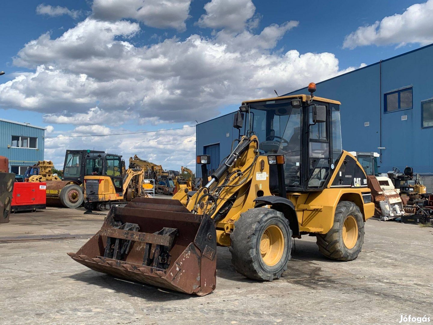 Caterpillar 908 homlokrakodó