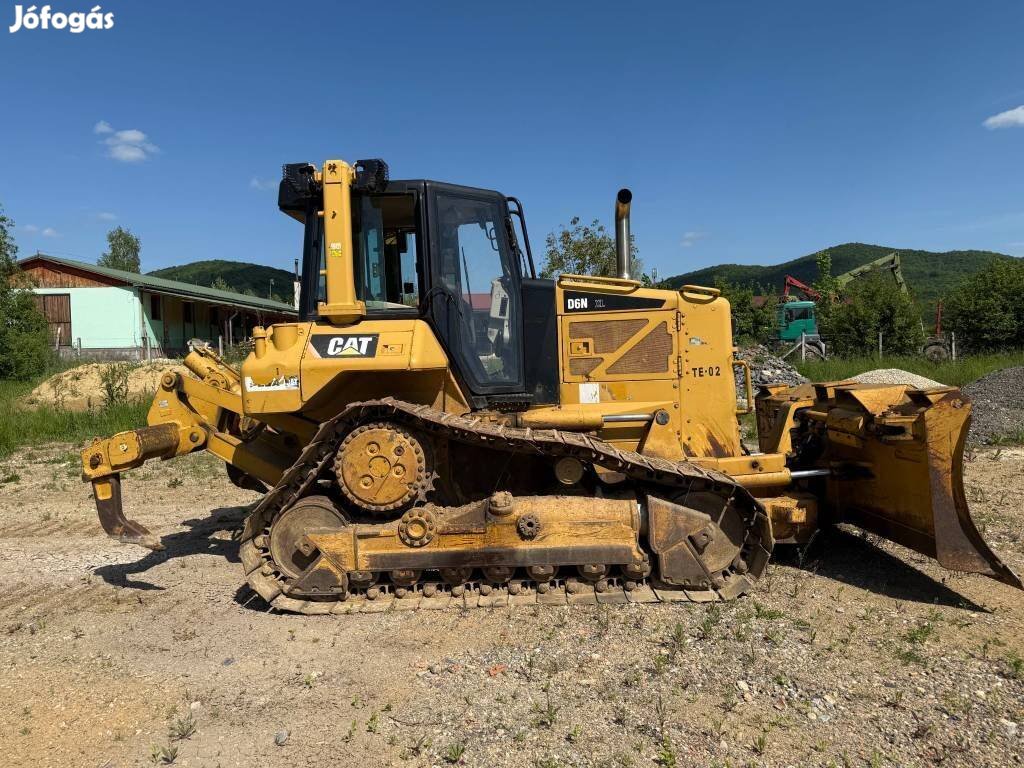 Caterpillar D6N XL Dózer