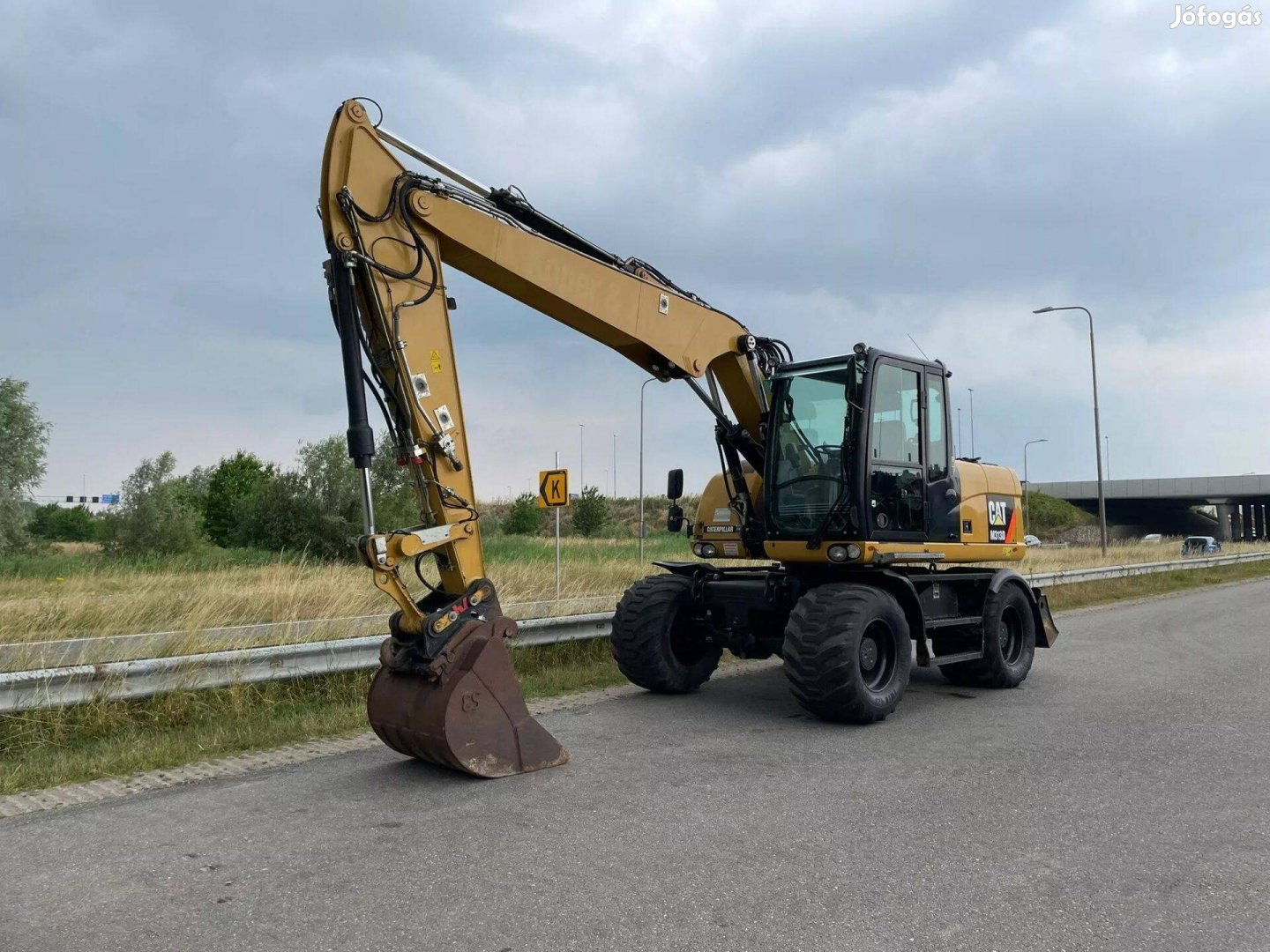 Caterpillar M313D gumikerekes kotrógép / 9.937 üzemóra / Lízing