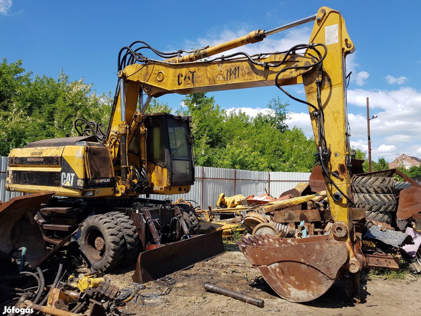 Caterpillar M318,darabokban
