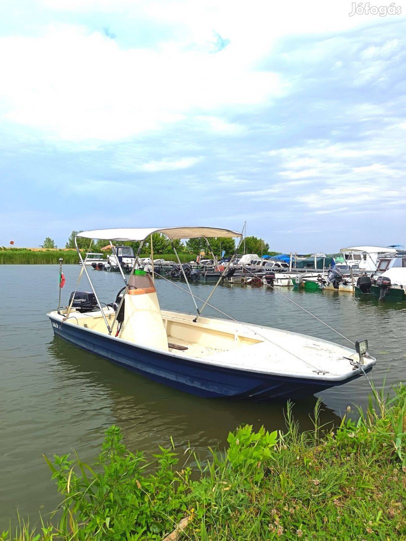 Catfish 500 katamarán