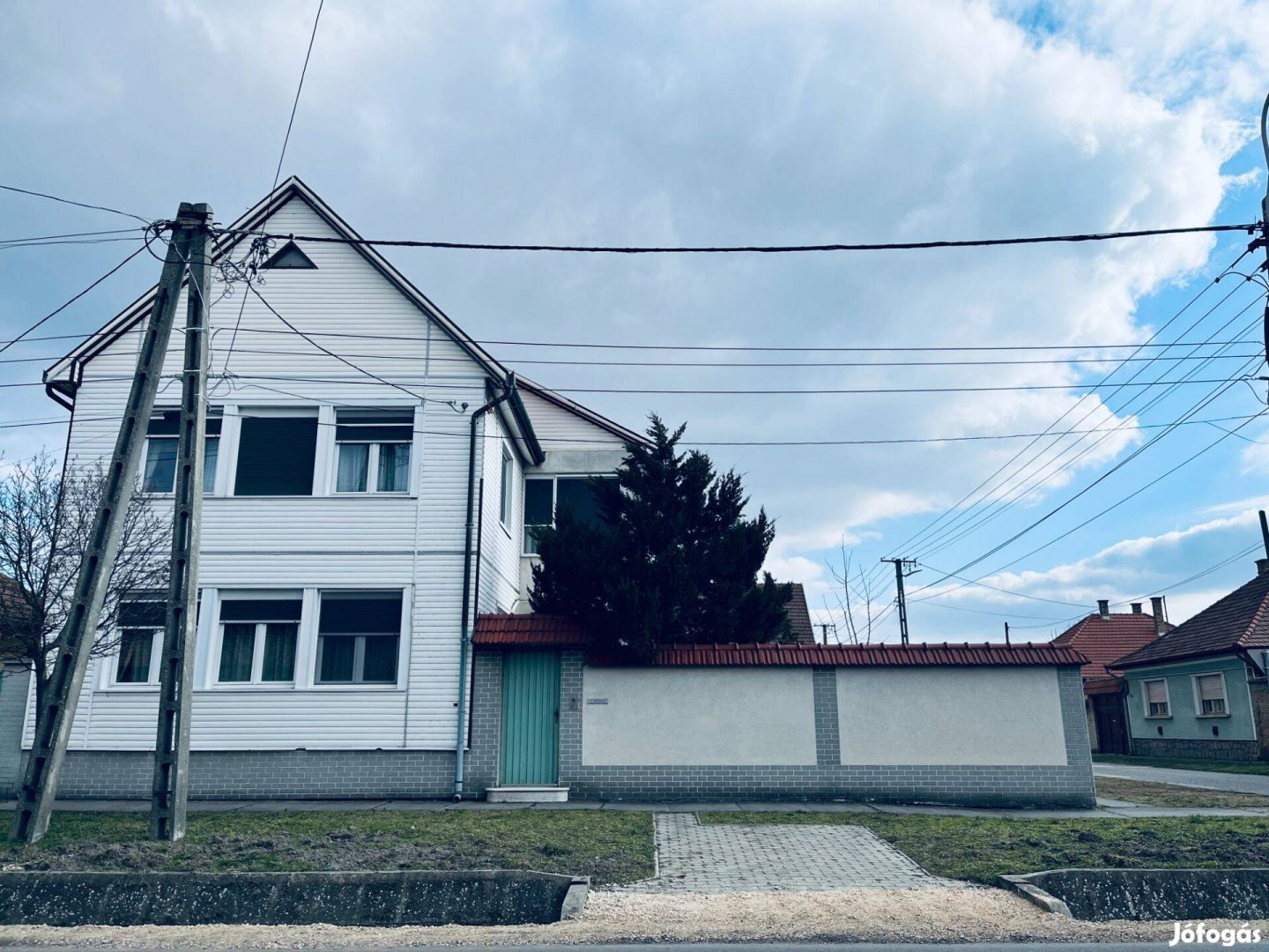 Cegléd belváros közeli exkluzív családi ház Eladó