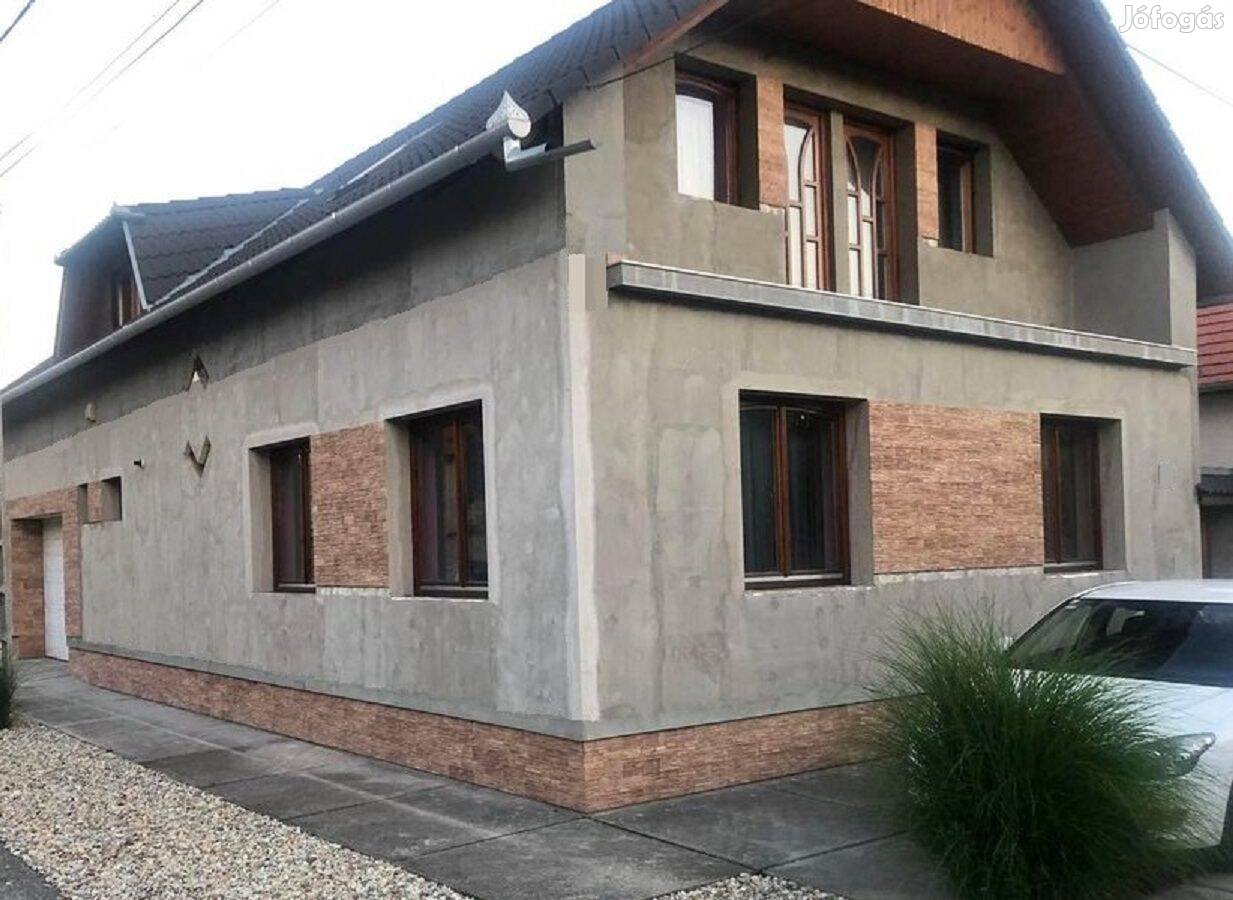 Cegléd belvárosában újszerű családi ház eladó