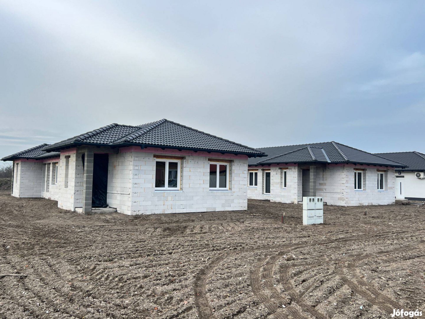 Cegléden a Kórház közelében új építésű lakás eladó