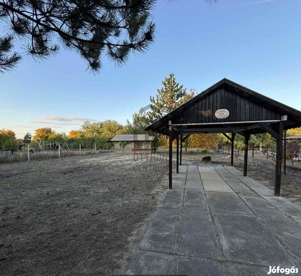 Ceglédi 1403 nm-es telek eladó