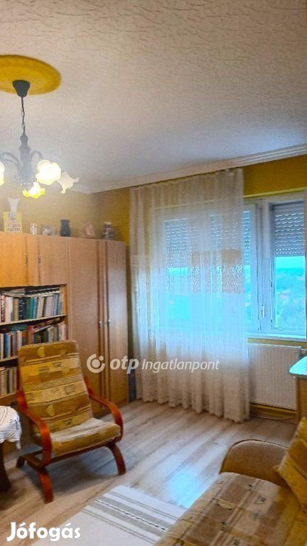 Ceglédi 35 nm-es lakás eladó