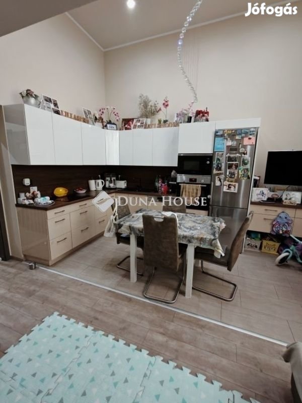 Ceglédi 50 nm-es lakás eladó