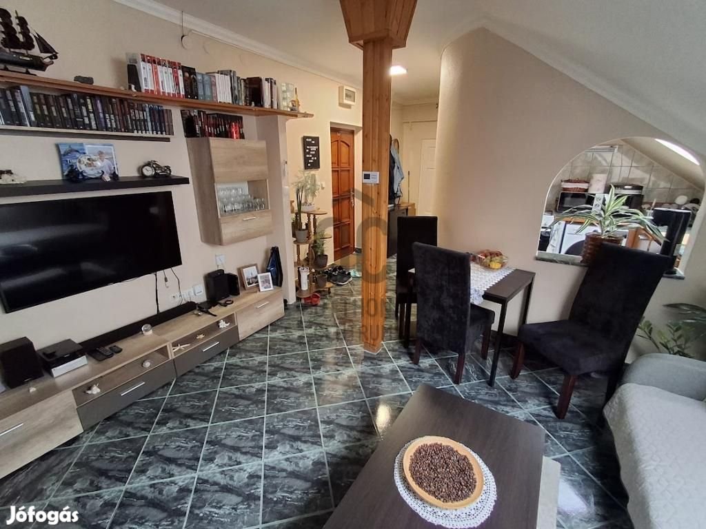 Ceglédi 51 nm-es lakás eladó