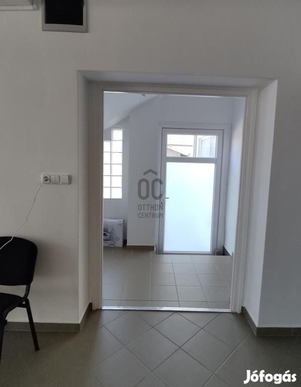 Ceglédi eladó 240 nm-es ház