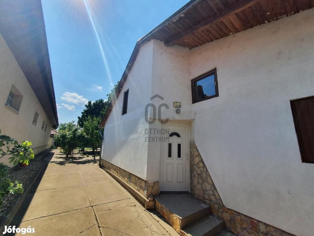 Ceglédi eladó 46 nm-es ház