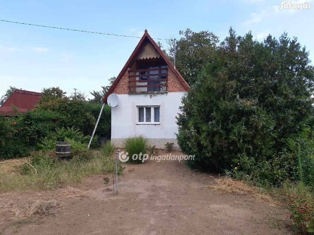 Ceglédi eladó 50 nm-es ház