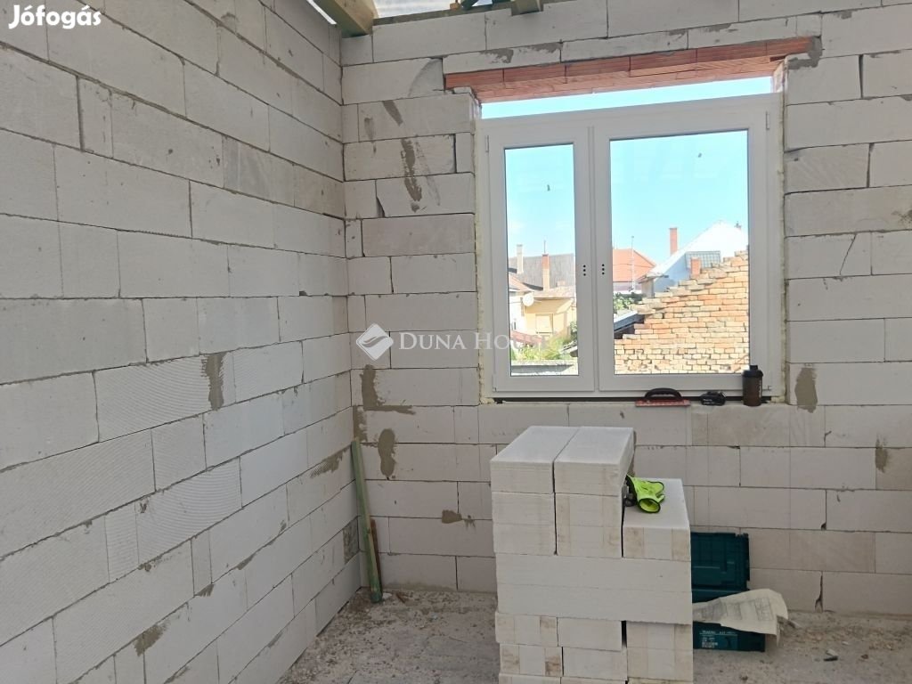 Ceglédi eladó 61 nm-es lakás