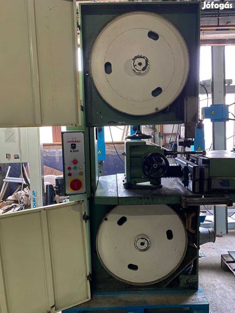 Centauro R800 hasító szalagfűrész előtolóval
