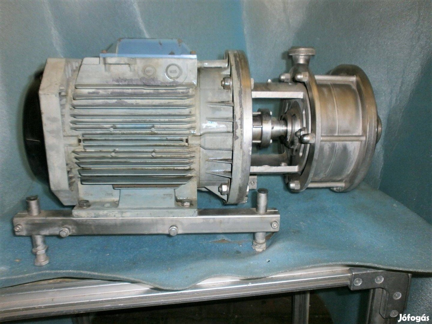 Centrifugal szivattyú talpas Apv 7,5kw ( 2933 )