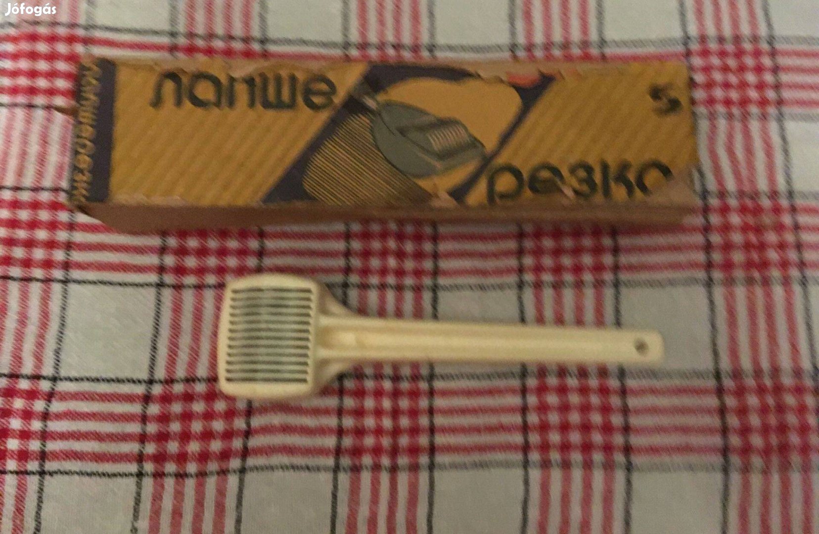 Cérnametélt készitő kis kézigép