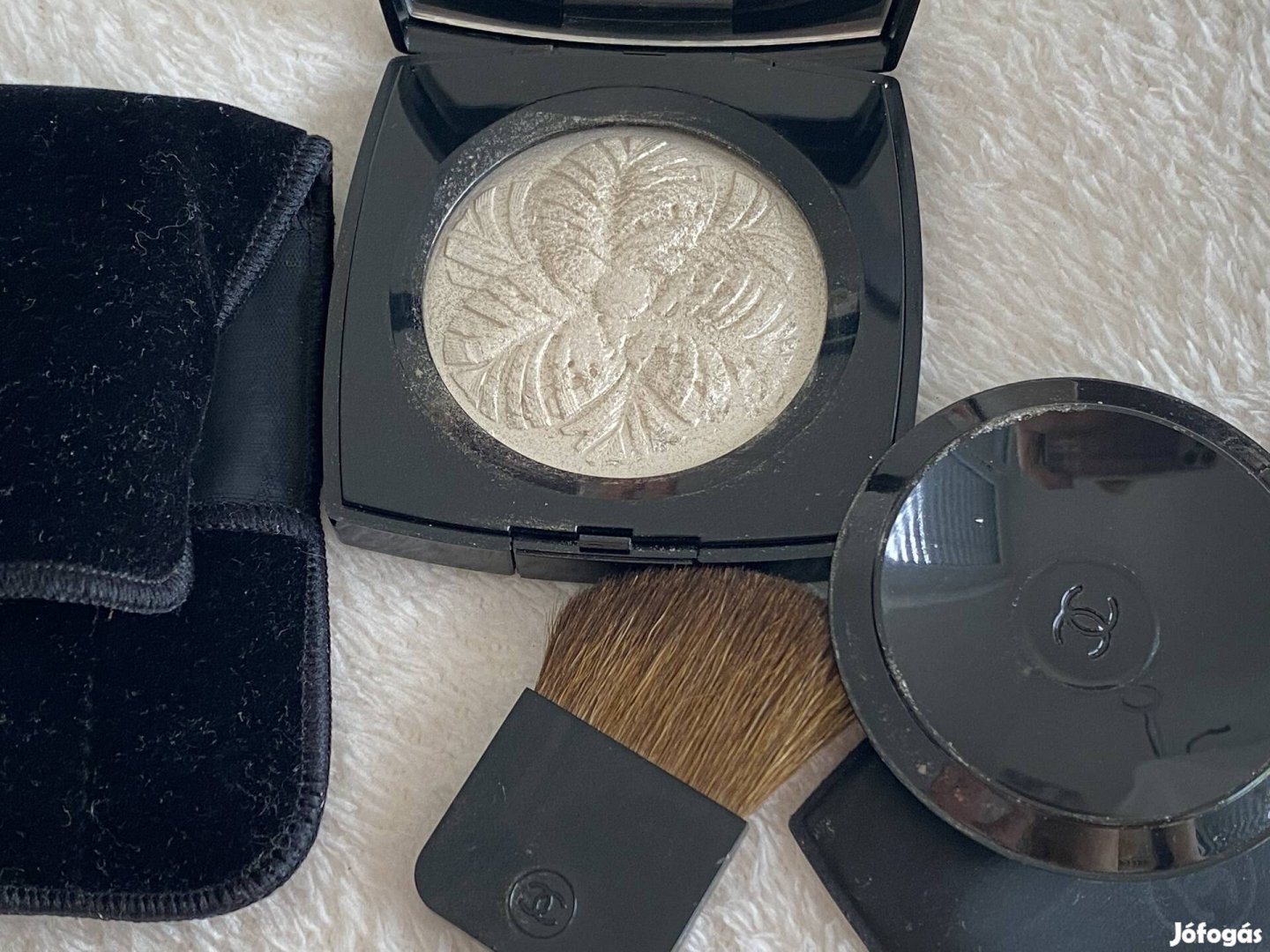 Chanel Camélia highlight powder