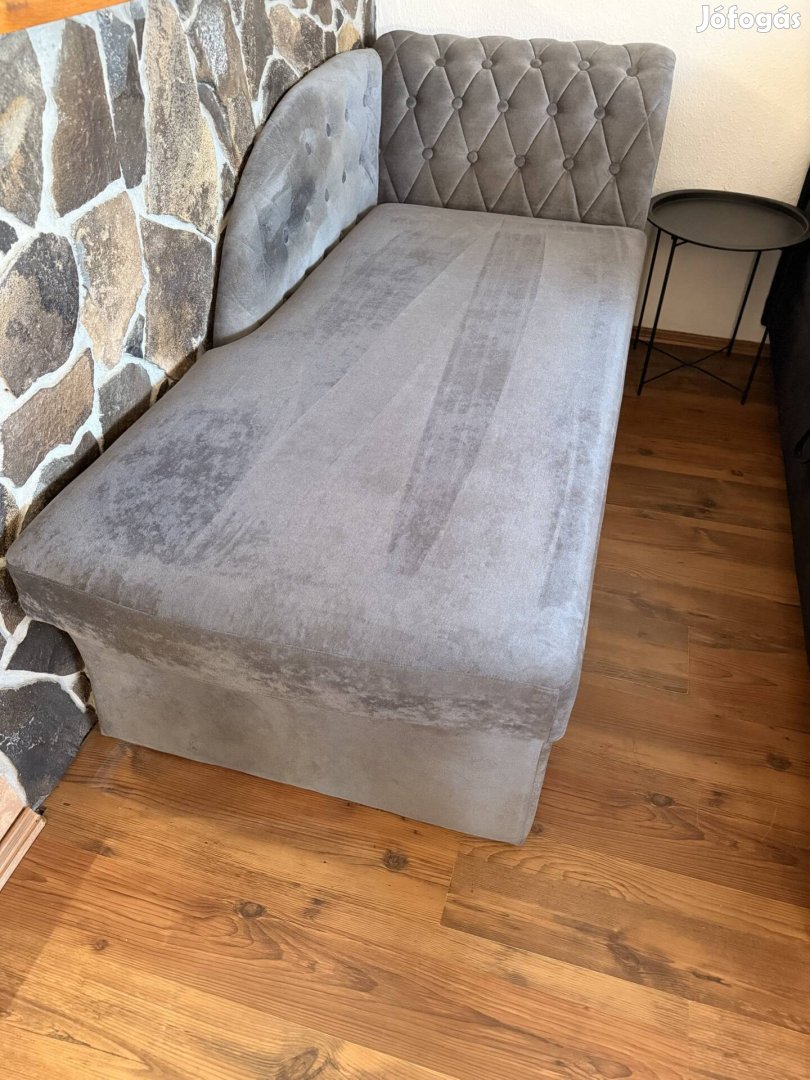 Chesterfield masszív kanapé-heverő