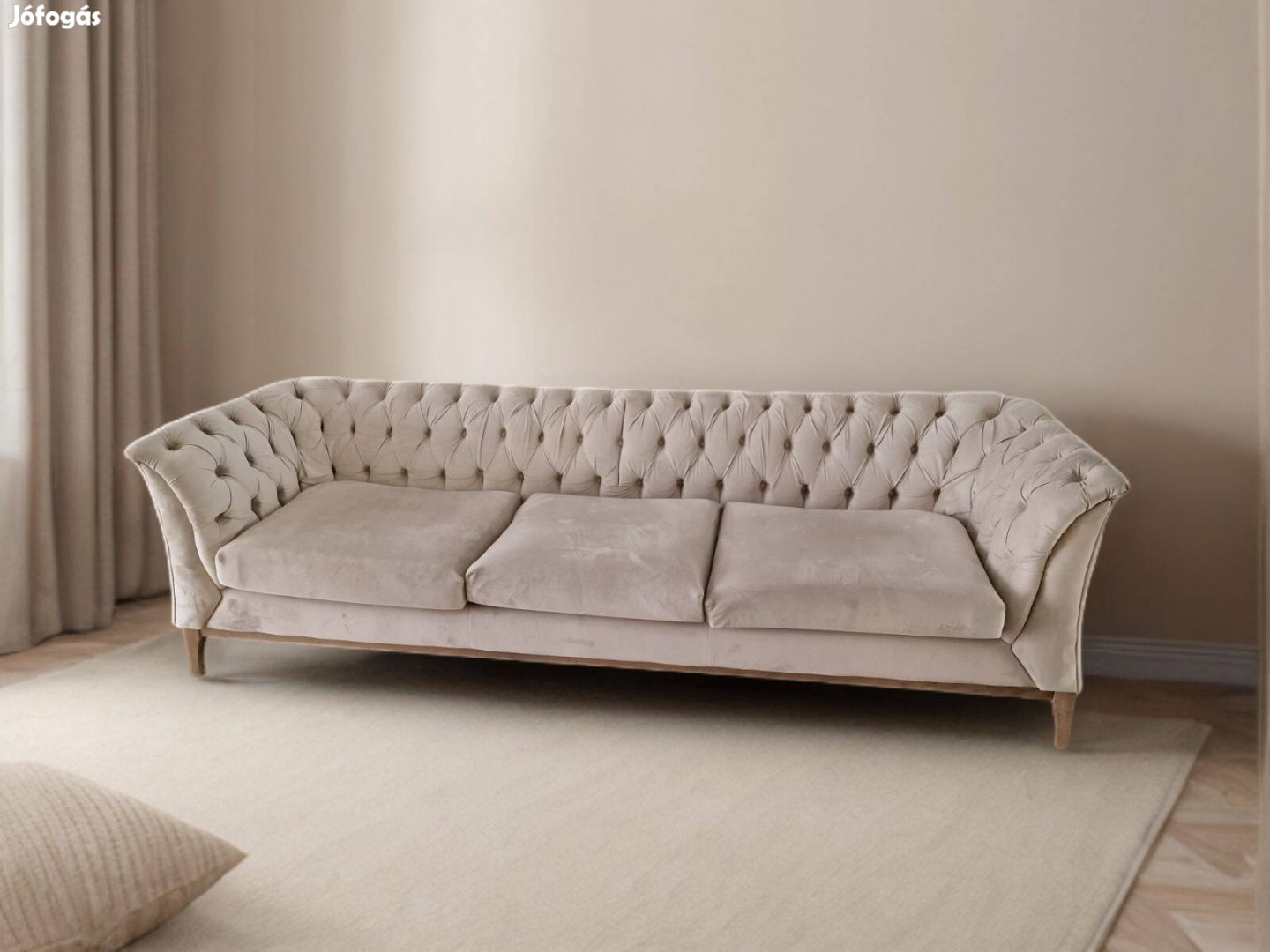Chesterfield stílusú, kecses vonalvezetésű, hosszú 3+ személyes kanapé