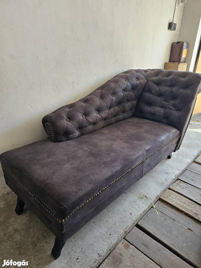 Chesterfield szürke bársony heverő 