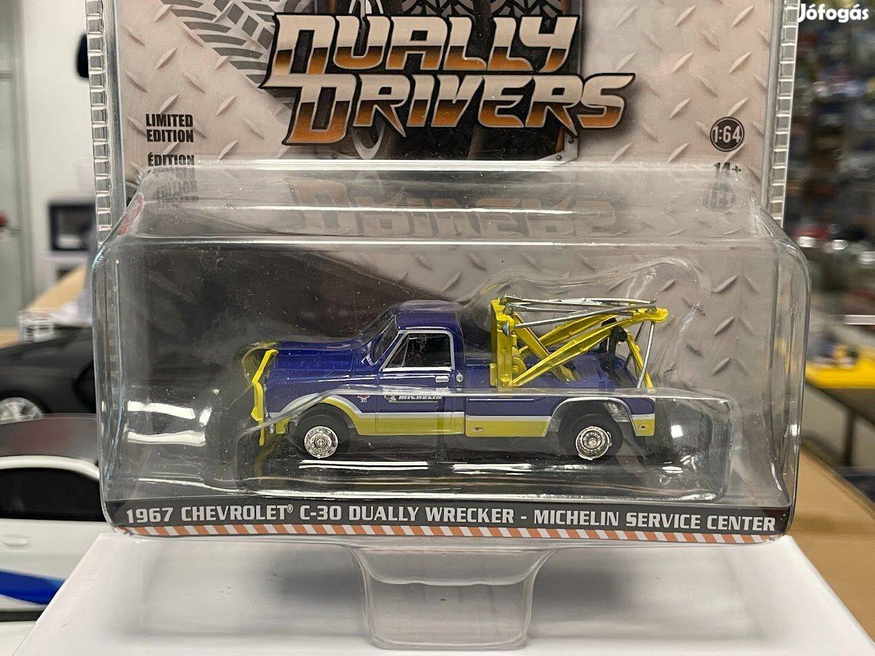 Chevrolet C-30 Dually Wecker 1967 "Michelin Service" 1:64 Greenlight