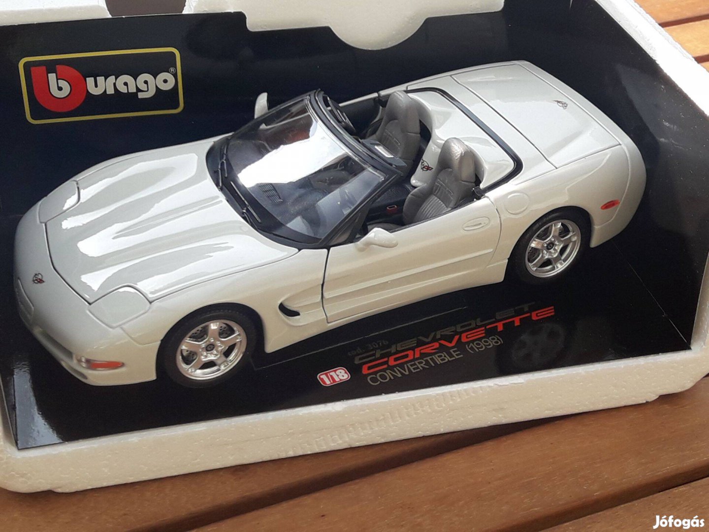 Chevrolet Corvette Convertible (1998) 1:18 Burago modell