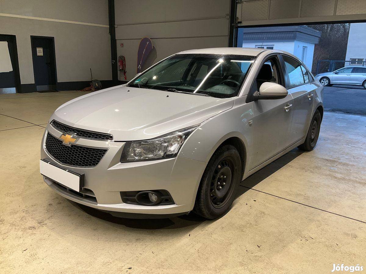 Chevrolet Cruze 1.6 LS garanciával .ellenőrzött...