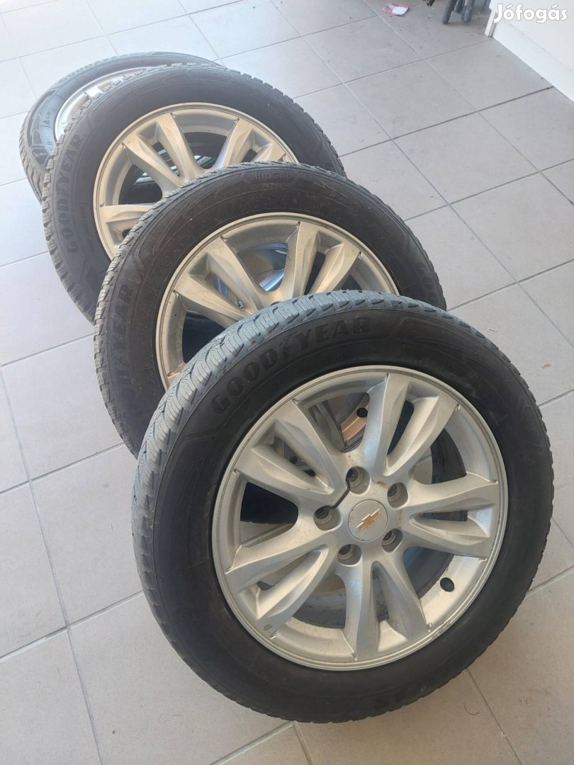 Chevrolet téligumi garnitúra.(Goodyear)