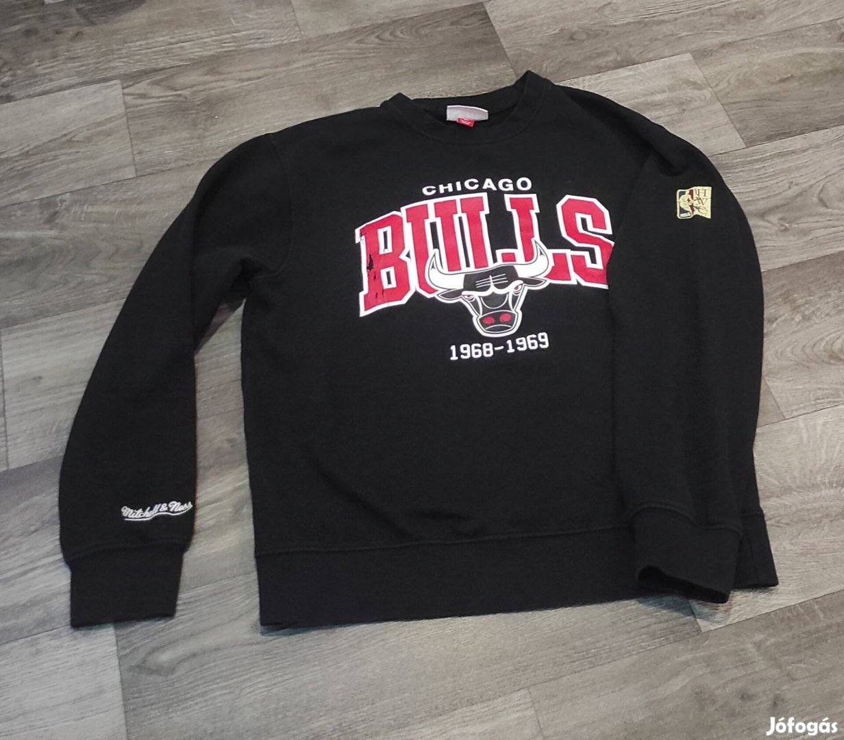 Chicago bulls férfi pulóver. L 