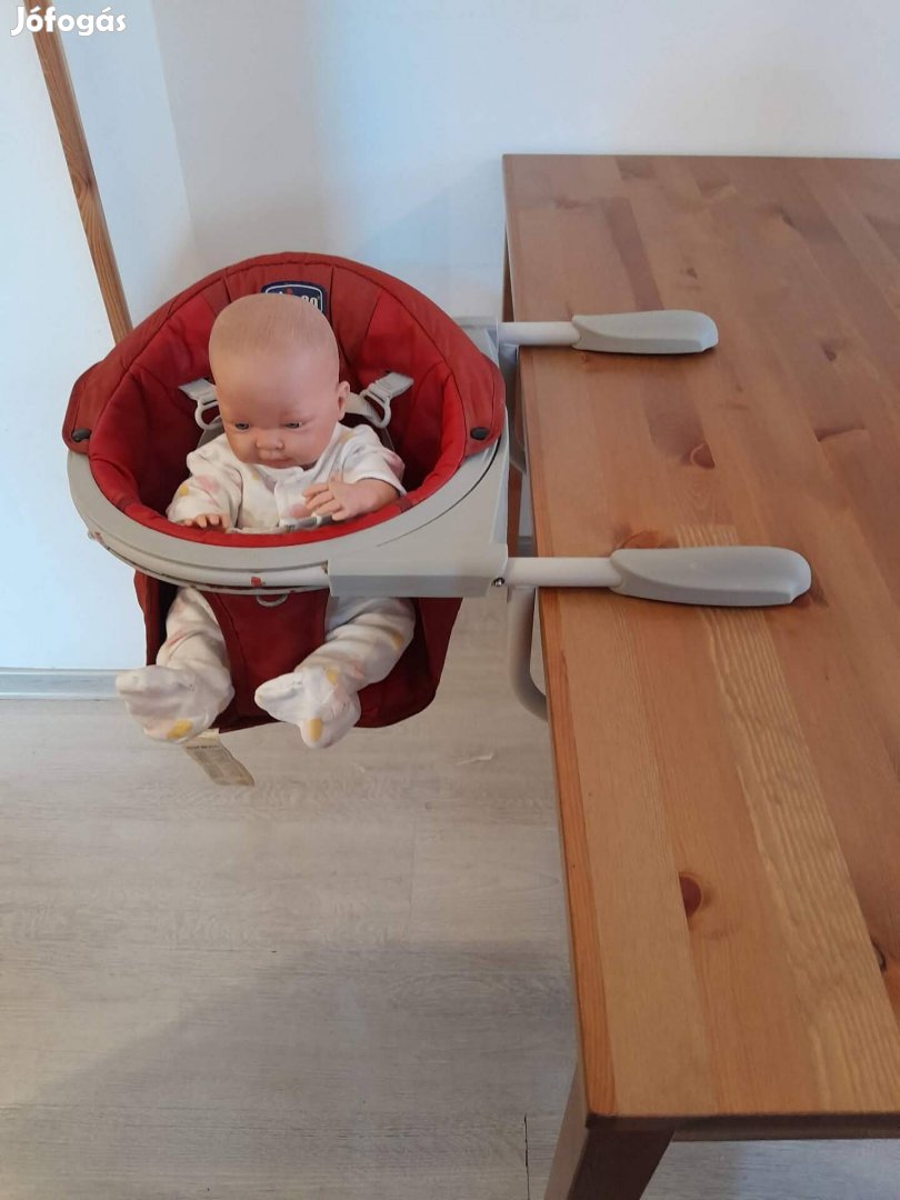 Chicco 360 fokban forgatható asztallapi etetőszék