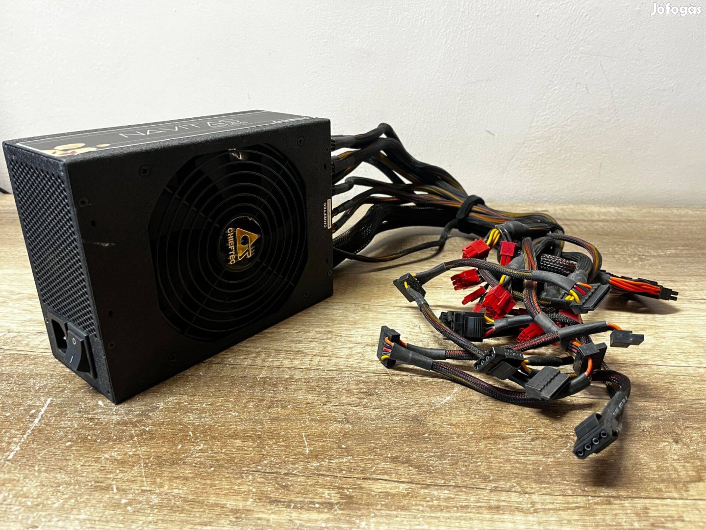 Chieftec moduláris tápegység 1250W GOLD