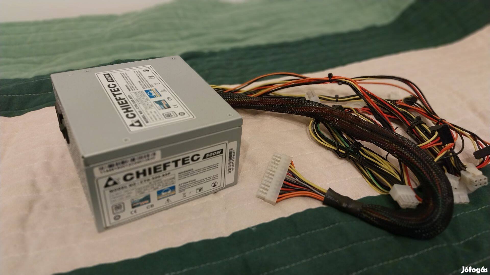 Chieftech 500W-os tápegység