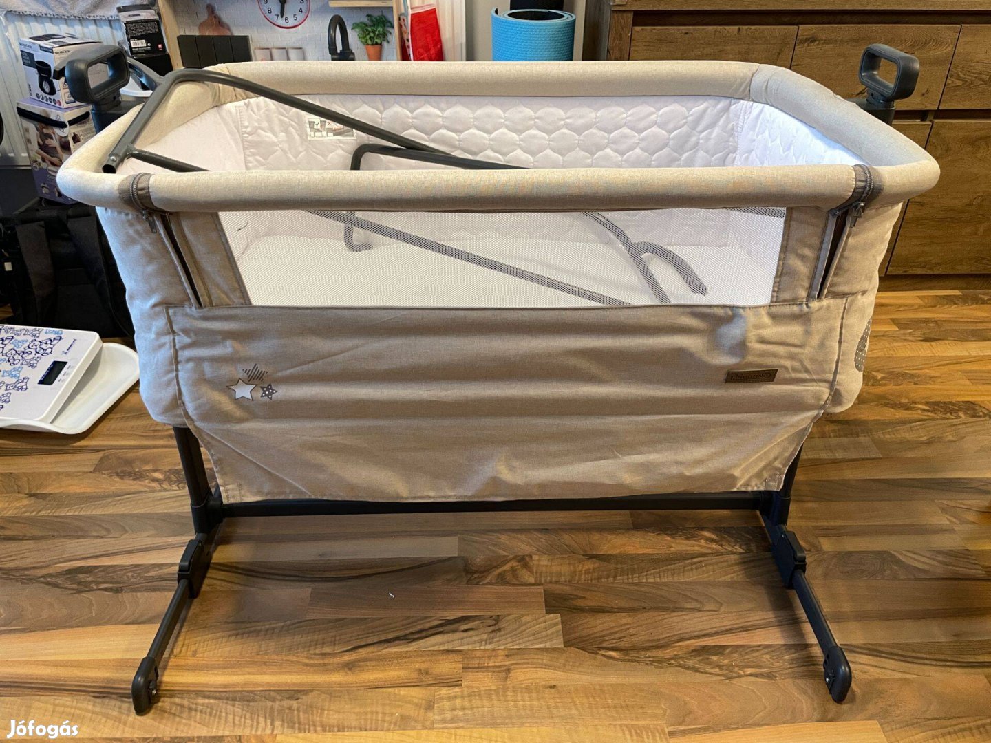 Chipolino szülői ágyhoz csatlakoztatható kiságy