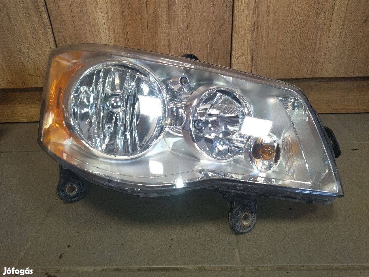 Chrysler Grand Voyager 2008- jobb első fényszóró