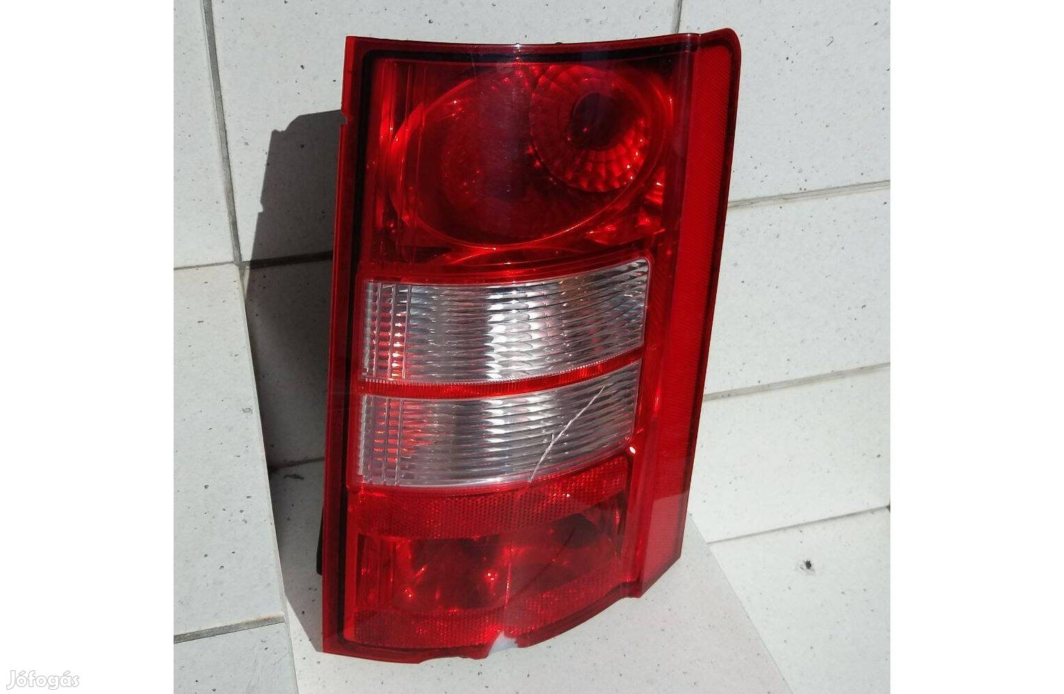 Chrysler Grand Voyager RT (2010) jobb hátsó lámpa eladó