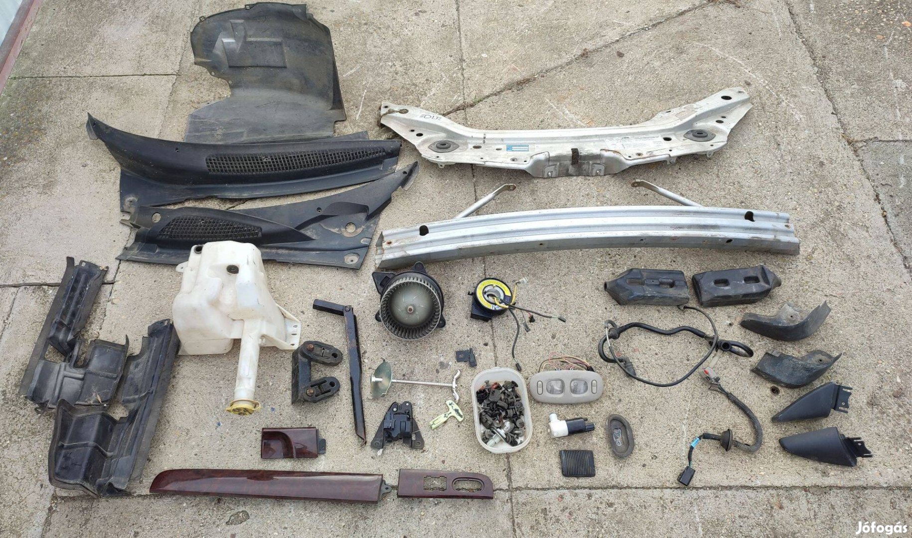 Chrysler Sebring (2001) megmaradt alkatrészek